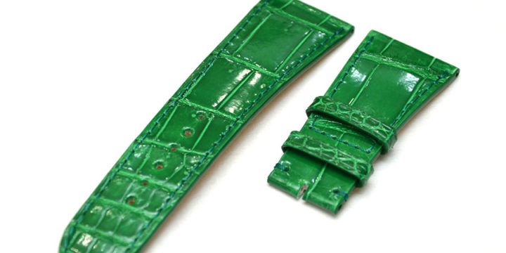 素材：クロコダイル／カラー：ツヤ　コーラスグリーン／ステッチ：同色／裏側：防水レザー加工　やまぶき／／時計ベルトオーダー