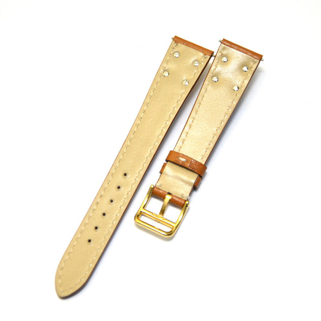 時計ベルトオーダー／カラー：キャメル／ステッチ：生成り／裏側：ベージュ／素材：シュリンクレザー 