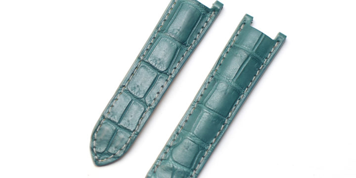 時計ベルトオーダー 素材：クロコダイル カラー：コバルトブルー ステッチ：同色 裏側：やまぶき オプション：カルティエ　パシャ用　凹型取り付け部